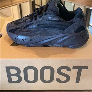 Yeezy 700 all black
